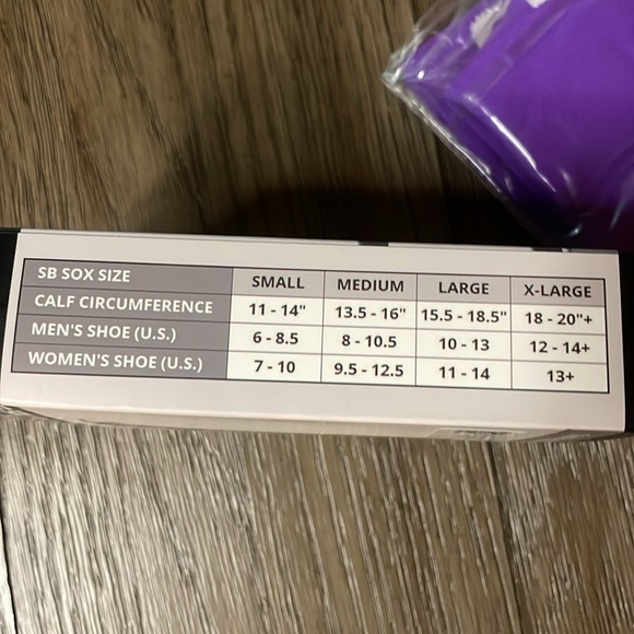 NIB compression socks size medium - Picture 4 of 4